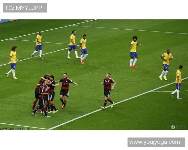 足球明星卡片收藏热潮掀起全新球迷经济浪潮引领市场创新与投资风向 足球明星卡片收藏热潮掀起全新球迷经济浪潮引领市场创新与投资风向